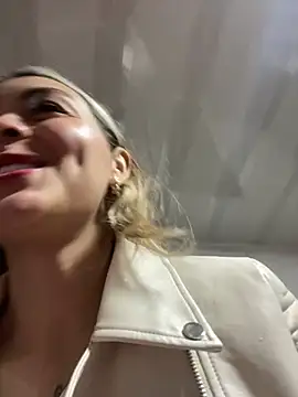 Snapshot of emma_oxford chatting on March 6, 8:48 pm emma oxford online show from March 6, 8:48 pm