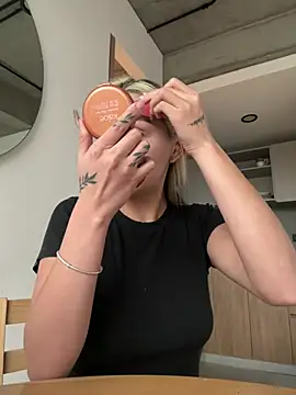 Snapshot of emma_oxford chatting on March 3, 10:48 pm emma oxford online show from March 3, 10:48 pm