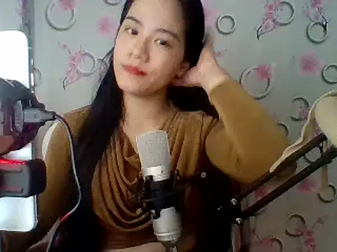 Snapshot of Nana-68 chatting on February 10, 3:57 am Nana-68 online show from February 10, 3:57 am