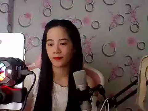 Snapshot of Nana-68 chatting on February 25, 12:55 pm Nana-68 online show from February 25, 12:55 pm