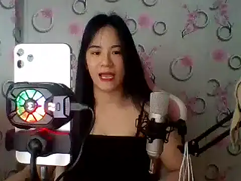 Snapshot of Nana-68 chatting on February 28, 1:03 pm Nana-68 online show from February 28, 1:03 pm