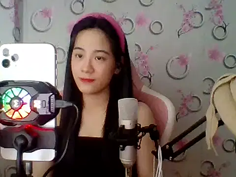 Snapshot of Nana-68 chatting on February 28, 4:10 pm Nana-68 online show from February 28, 4:10 pm