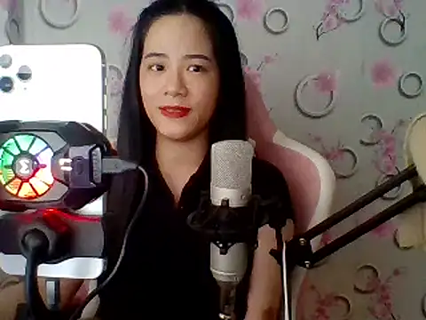 Snapshot of Nana-68 chatting on March 8, 6:43 am Nana-68 online show from March 8, 6:43 am