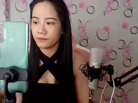 Snapshot of Nana-68 chatting on March 14, 8:21 am Nana-68 online show from March 14, 8:21 am