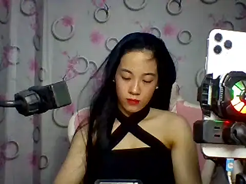 Snapshot of Nana-68 chatting on September 13, 1:22 pm Nana-68 online show from September 13, 1:22 pm