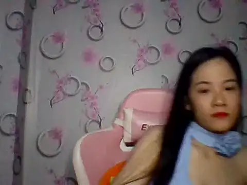 Snapshot of Nana-68 chatting on October 2, 1:29 pm Nana-68 online show from October 2, 1:29 pm