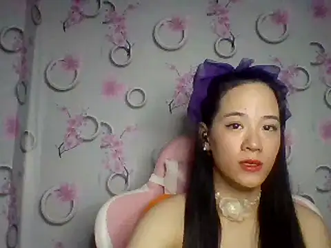 Snapshot of Nana-68 chatting on October 16, 1:34 pm Nana-68 online show from October 16, 1:34 pm