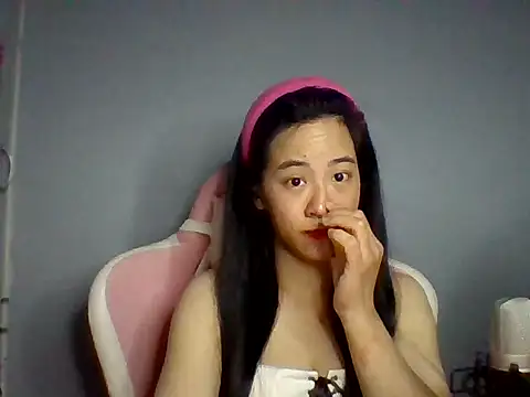 Snapshot of Nana-68 chatting on December 17, 6:52 am Nana-68 online show from December 17, 6:52 am