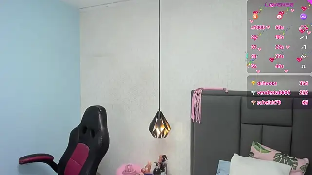 MADISON ROWAN1 online show from February 25, 9:20 am