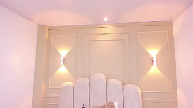 MADISON ROWAN1 online show from March 18, 7:00 am