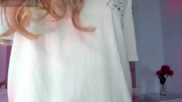 Snapshot of little-Emma chatting on January 8, 3:19 am little-Emma online show from January 8, 3:19 am