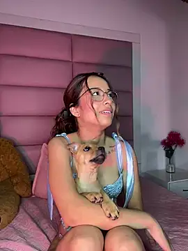Snapshot of little-Emma chatting on January 11, 9:04 am little-Emma online show from January 11, 9:04 am