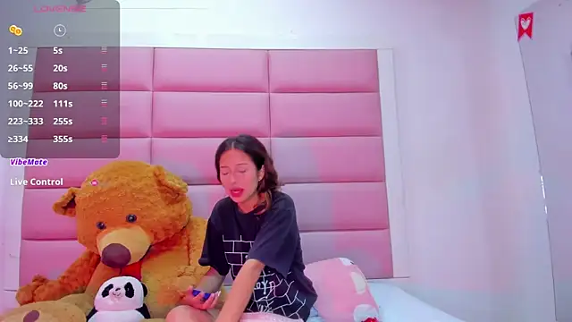 Snapshot of little-Emma chatting on March 13, 3:11 am little-Emma online show from March 13, 3:11 am