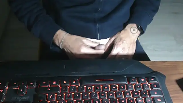 Adri gard online show from October 27, 9:30 pm