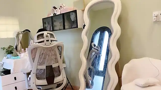 Snapshot of Nery_Asian chatting on February 27, 1:49 am Nery Asian online show from February 27, 1:49 am