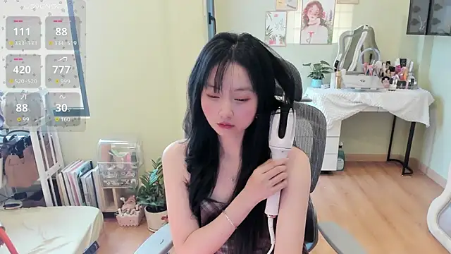 Snapshot of Nery_Asian chatting on March 1, 4:25 am Nery Asian online show from March 1, 4:25 am