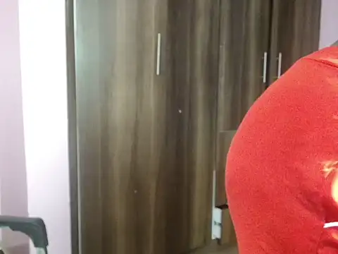 Snapshot of massive_squirts chatting on October 31, 8:54 pm massive squirts online show from October 31, 8:54 pm