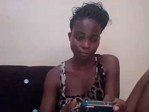Snapshot of sexxyqueenn22 chatting on December 19, 6:23 am sexxyqueenn22 online show from December 19, 6:23 am