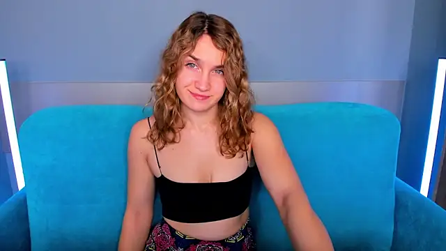 Snapshot of Milka_Blond chatting on February 1, 4:24 am Milka Blond online show from February 1, 4:24 am