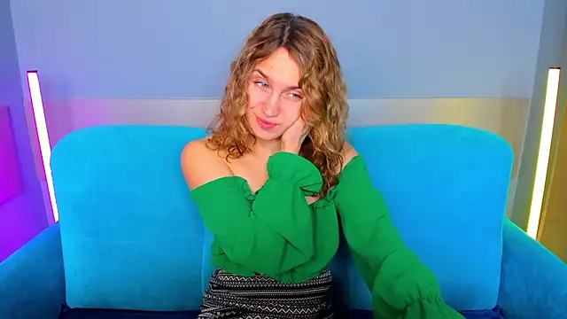 Snapshot of Milka_Blond chatting on February 6, 1:27 am Milka Blond online show from February 6, 1:27 am