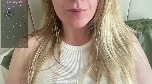 redheadrosie69 online show from March 4, 3:59 pm