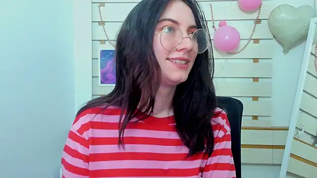 Josephine Kiss online show from February 13, 7:35 am