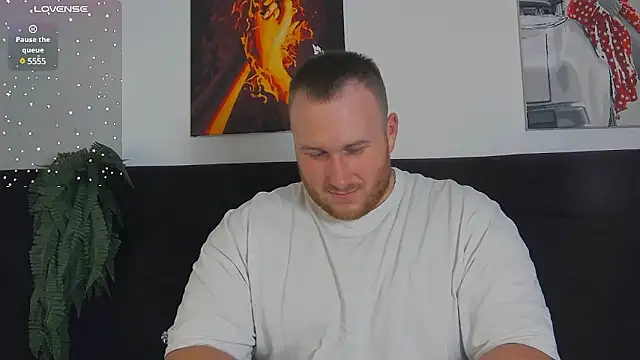 Snapshot of RoddyStill chatting on December 8, 3:13 pm RoddyStill online show from December 8, 3:13 pm