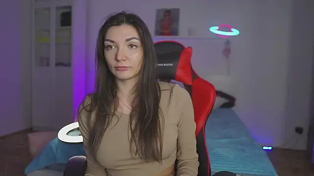 Snapshot of Lady3Holes chatting on December 5, 8:44 pm Lady3Holes online show from December 5, 8:44 pm