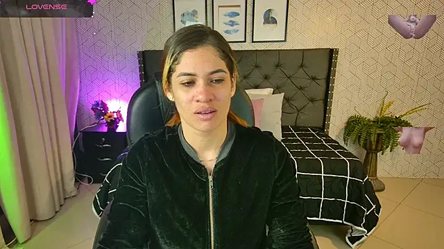 Snapshot of sussy__stone chatting on December 2, 12:40 pm sussy stone online show from December 2, 12:40 pm