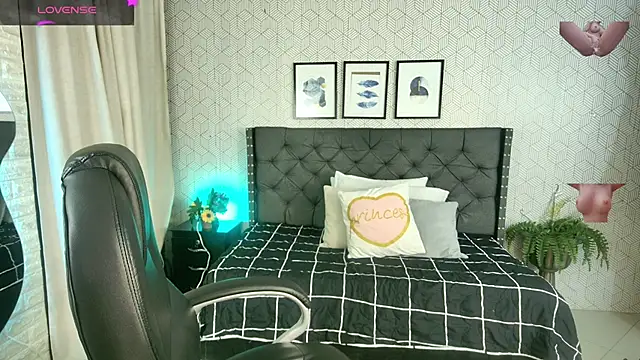 Snapshot of sussy__stone chatting on December 30, 12:31 pm sussy stone online show from December 30, 12:31 pm