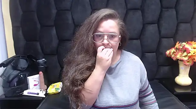 SaraThomso online show from December 19, 1:51 pm