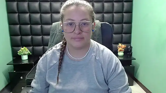 SaraThomso online show from February 21, 3:01 am