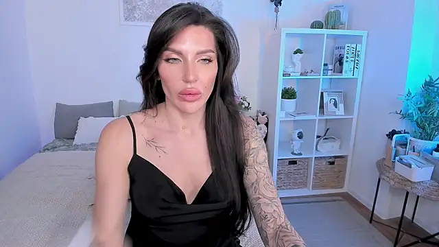 Snapshot of Sasha_Miro chatting on November 18, 1:33 am Sasha Miro online show from November 18, 1:33 am