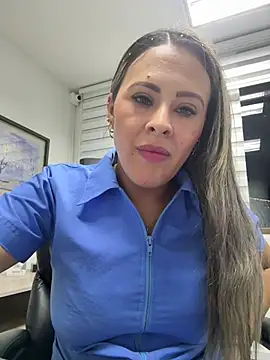 Snapshot of ALONDRAMILF chatting on February 2, 1:23 am ALONDRAMILF online show from February 2, 1:23 am