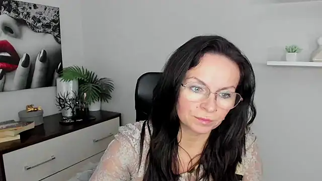 HelenLuxx online show from January 23, 1:13 pm