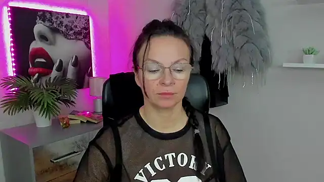 HelenLuxx online show from January 31, 6:46 am