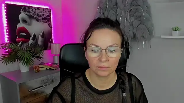 HelenLuxx online show from January 31, 10:20 am