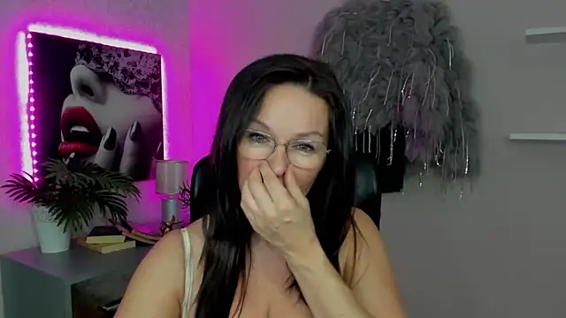 HelenLuxx online show from March 16, 7:26 am