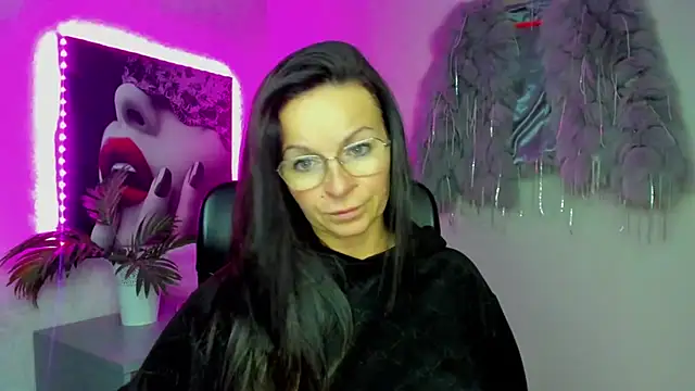 HelenLuxx online show from November 25, 3:45 pm