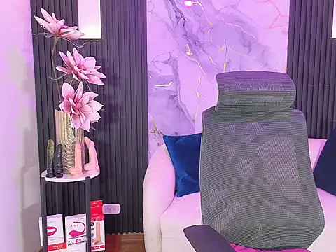 leslyflorez online show from September 20, 4:35 am