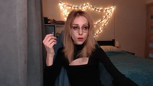 amber quell here online show from March 7, 2:12 pm