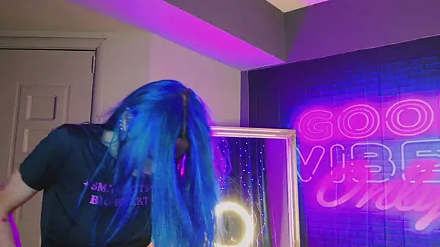 Snapshot of AriaVoss chatting on December 7, 8:38 pm AriaVoss online show from December 7, 8:38 pm