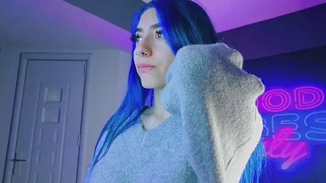 Snapshot of AriaVoss chatting on December 8, 8:36 pm AriaVoss online show from December 8, 8:36 pm