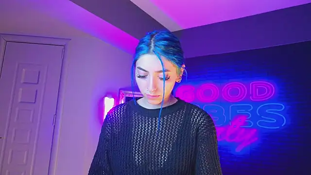 Snapshot of AriaVoss chatting on December 12, 9:04 pm AriaVoss online show from December 12, 9:04 pm