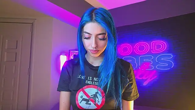 Snapshot of AriaVoss chatting on December 13, 3:16 am AriaVoss online show from December 13, 3:16 am