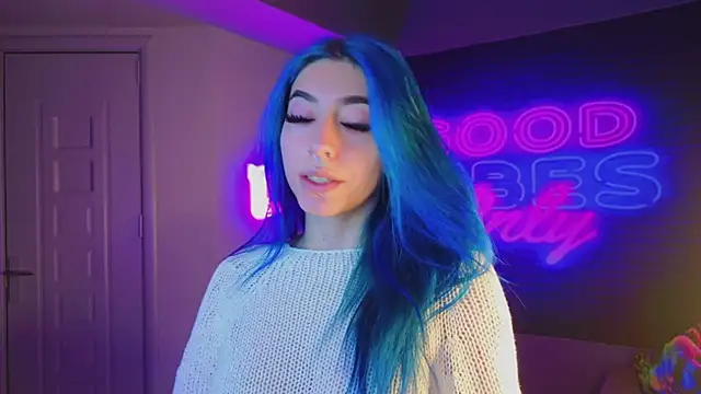 Snapshot of AriaVoss chatting on December 21, 8:54 pm AriaVoss online show from December 21, 8:54 pm