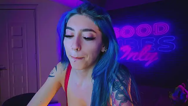 Snapshot of AriaVoss chatting on December 21, 11:56 pm AriaVoss online show from December 21, 11:56 pm