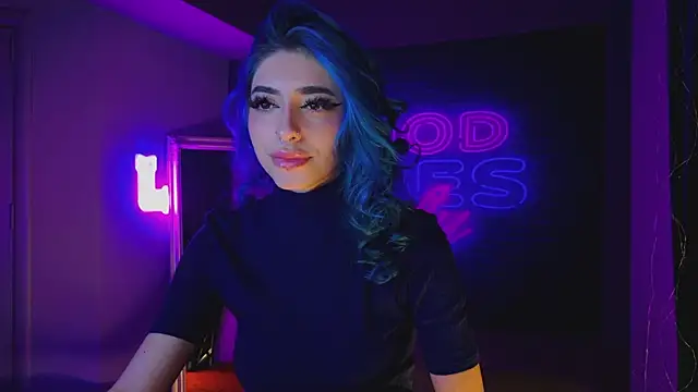 Snapshot of AriaVoss chatting on December 30, 2:31 am AriaVoss online show from December 30, 2:31 am