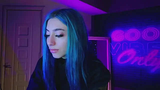 Snapshot of AriaVoss chatting on January 7, 8:31 pm AriaVoss online show from January 7, 8:31 pm