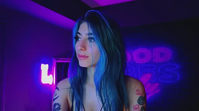 Snapshot of AriaVoss chatting on January 14, 2:40 am AriaVoss online show from January 14, 2:40 am